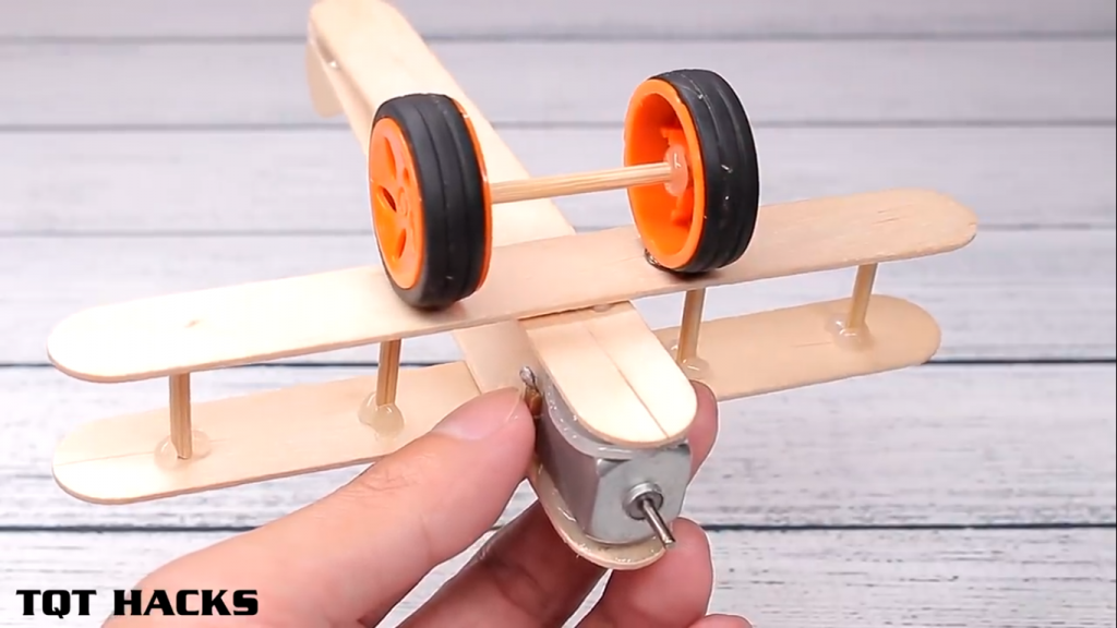 سازه هوایپیما برادران رایت با چوب بستنی - دیجی اسپارک