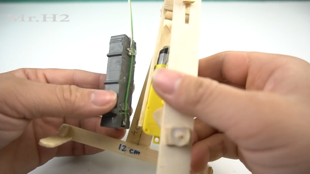 اتصال باتری و جاباتری شارژی به ربات قدم زن - دیجی اسپارک