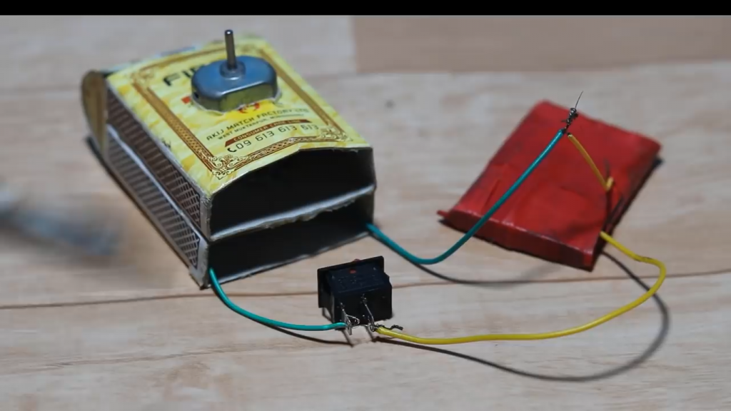 استفاده از باتری لیتیومی در ساخت کاردستی هلیکوپتر - دیجی اسپارک