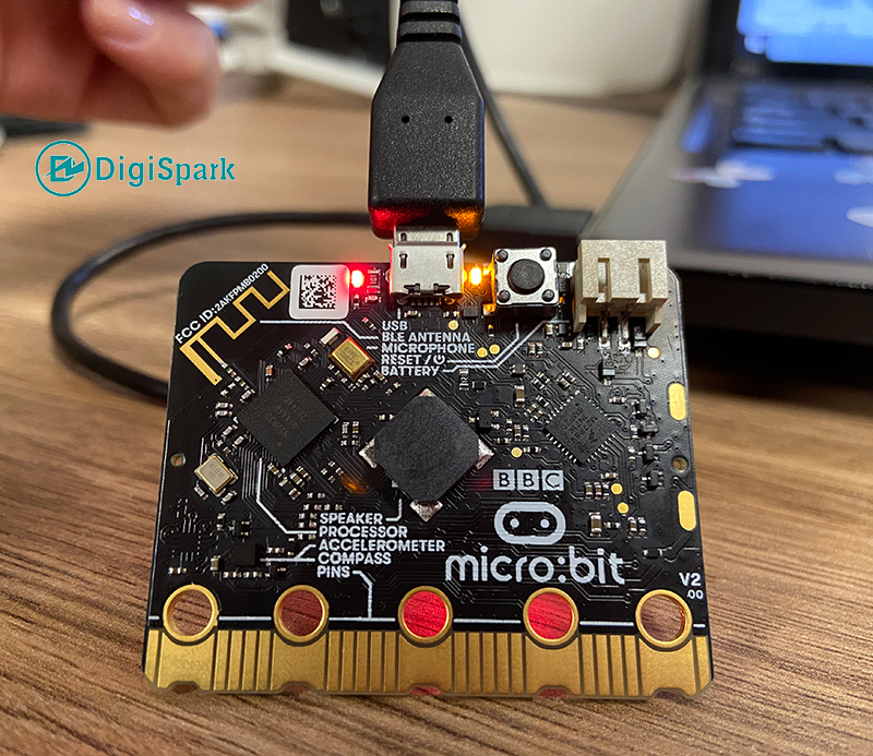 آموزش کار با برد میکروبیت Micro:bit - دیجی اسپارک