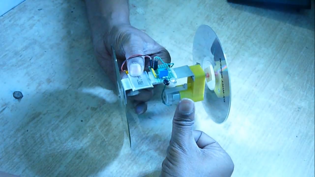 اتصال باتری لیتیومی در ربات فرمان بر با CD - دیجی اسپارک