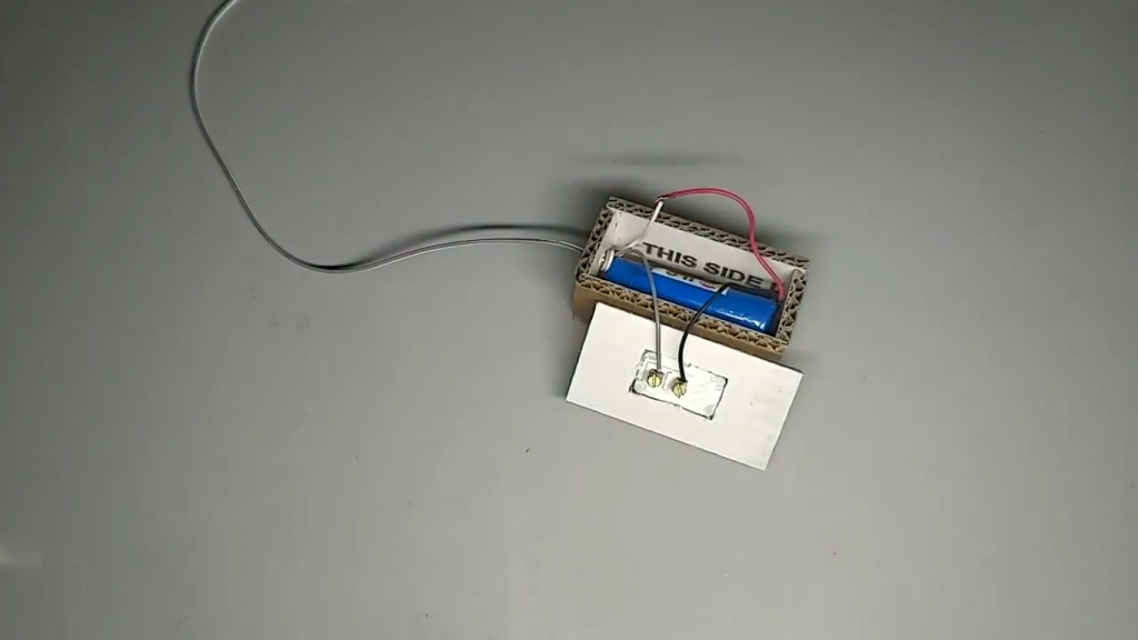 اتصالات تغذیه باتری در ساخت کاردستی ماشین کنترلی - دیجی اسپارک