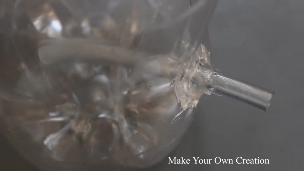 اتصال لوله پلاستیکی در بطری نوشابه ساخت کاردستی میکسر - دیجی اسپارک