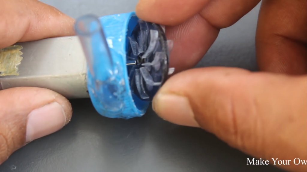 اتصال پروانه پلاستیکی در ساخت کاردستی میکسر در نوشابه - دیجی اسپارک