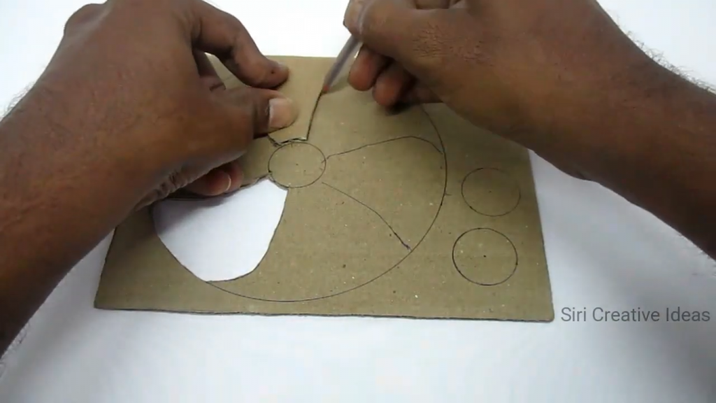 برش کاری مقوا در ساخت کاردستی پنکه رومیزی - دیجی اسپارک